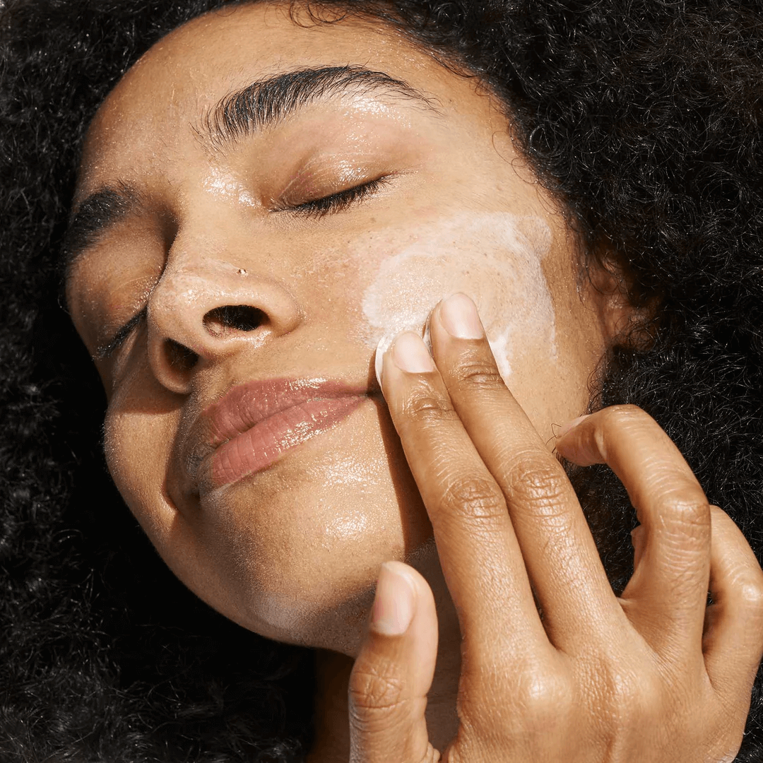 Le Cleanser Gel to Milk Daily Facial Cleanser