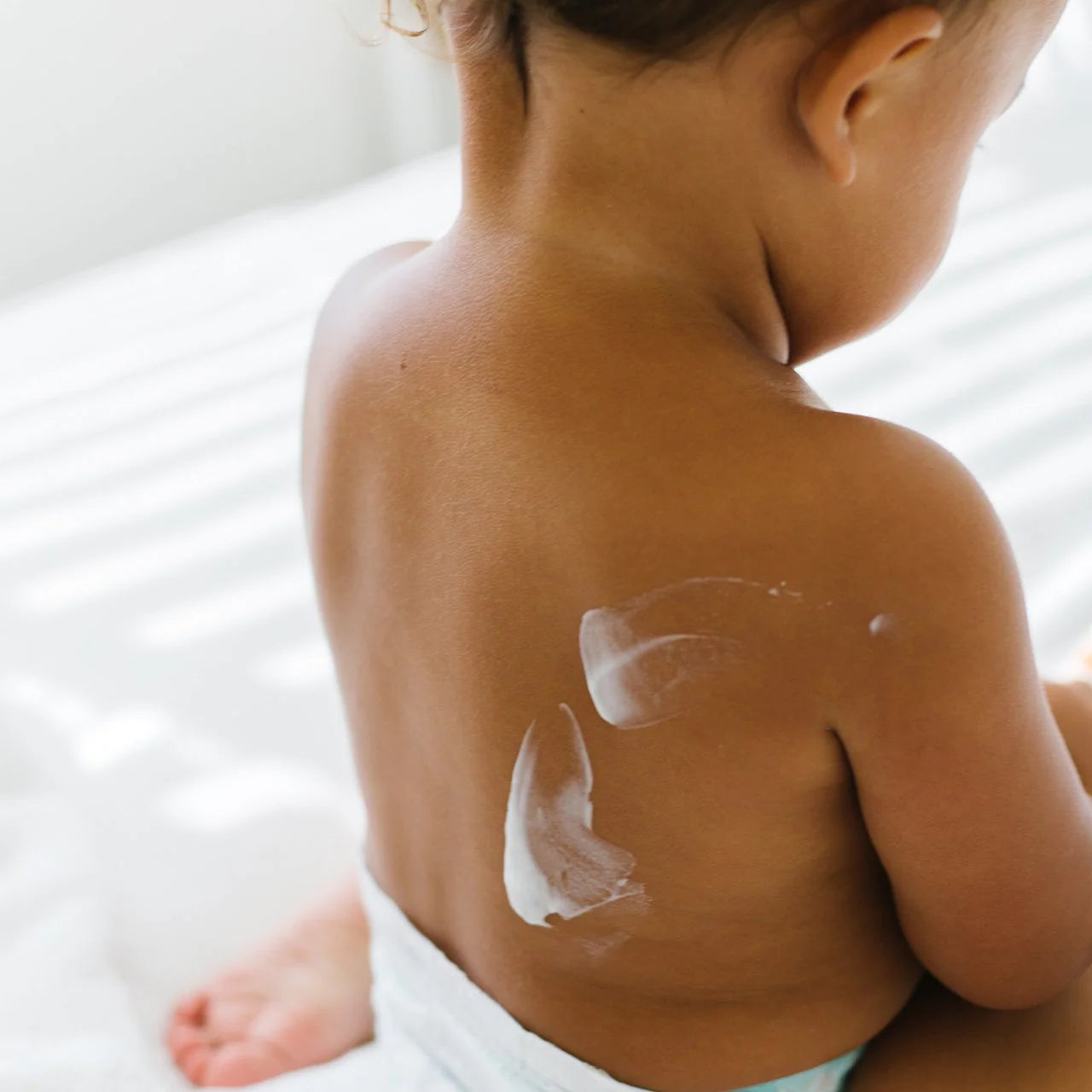 new-EDL-8oz-product-on-the-skin-with-baby_bc7534d0-d0fd-421c-816d-20a92ec97a96