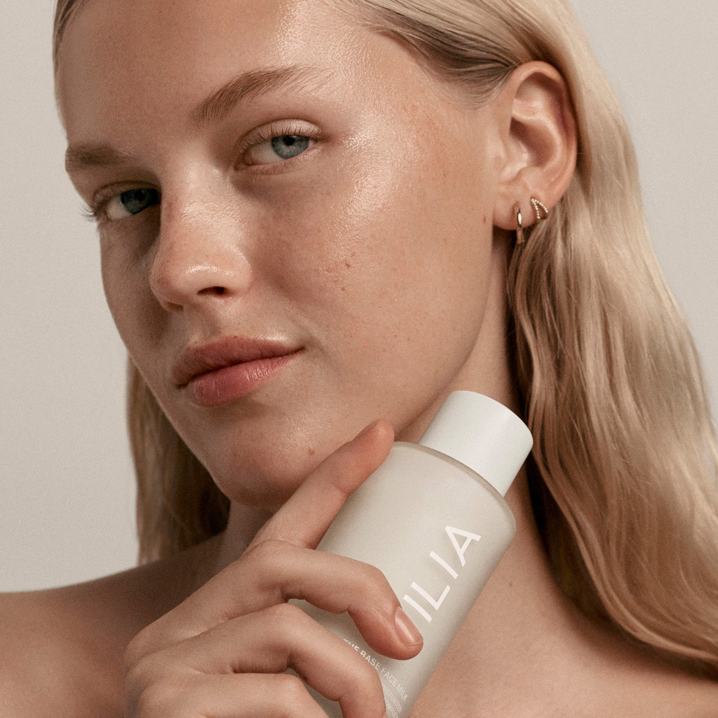 ILIA_FaceMilk_8-PRODUCT-KENZIE_1038_v3_QC