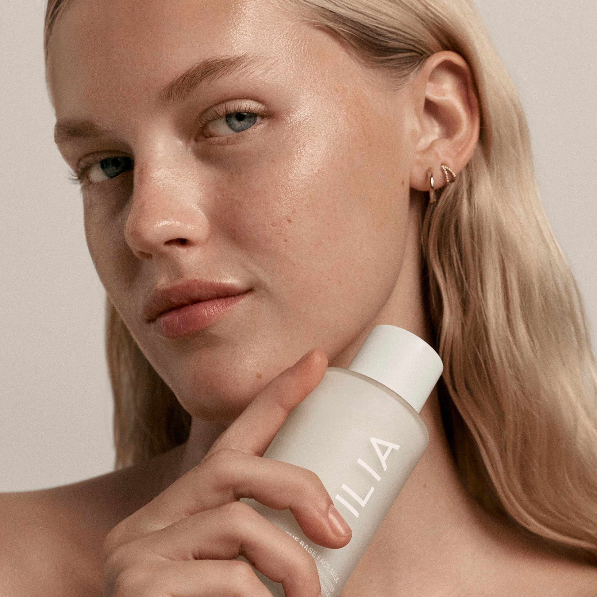 ILIA_FaceMilk_8-PRODUCT-KENZIE_1038_v3_QC