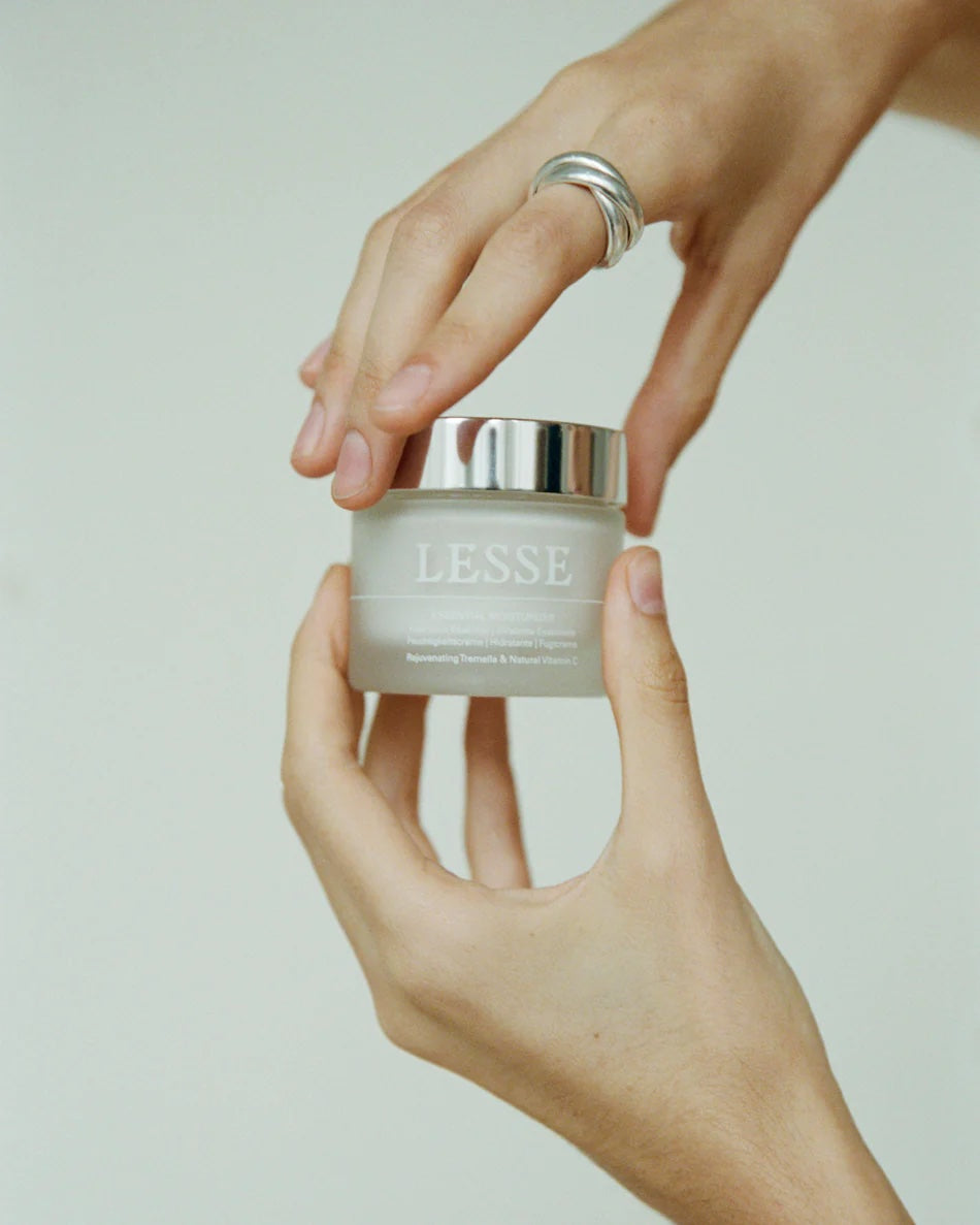 LESSE_Moisturizer_81_950x1187_crop_center