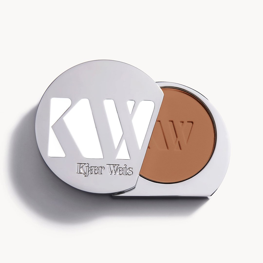 Revel_PowderBronzer_Shopify_PDP_OverheadIconicEdition_OffWhite