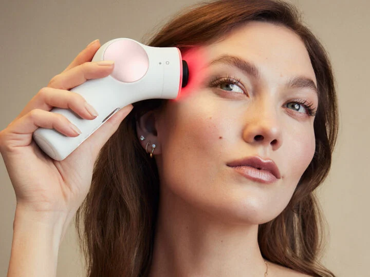 karlie-kloss-supermodel-theraface-pro-skin-care-routine-red-light-therapy-white